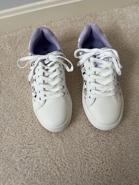 Disney Minnie Mouse Sneakers size 8
